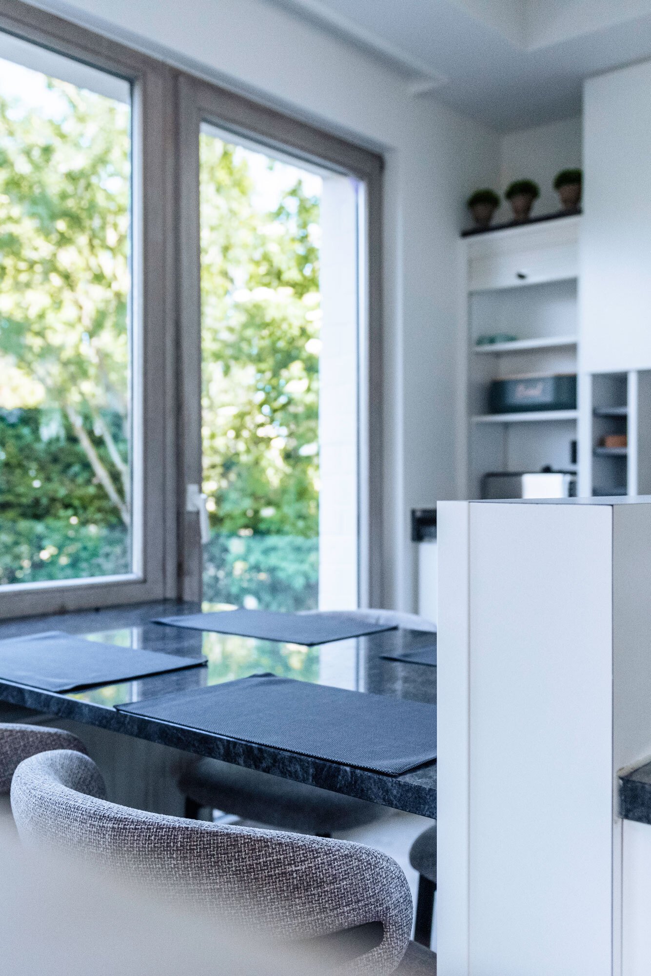 Open keuken uitzicht op tuin